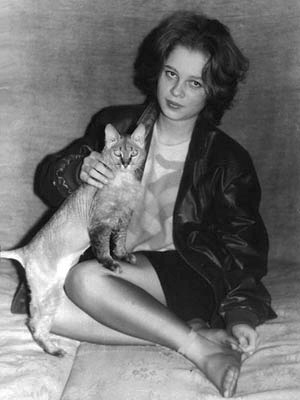 Дочь Елены Ковалевой Инна с кошкой Варварой